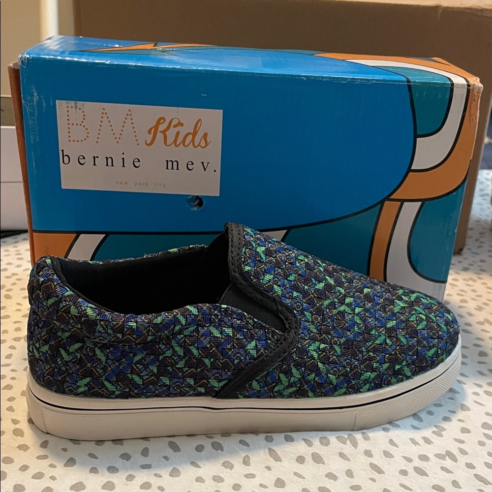 bernie mev. Women’s  Sneakers Verona K Peacock - Black and Green US 5, UK 35 NIB